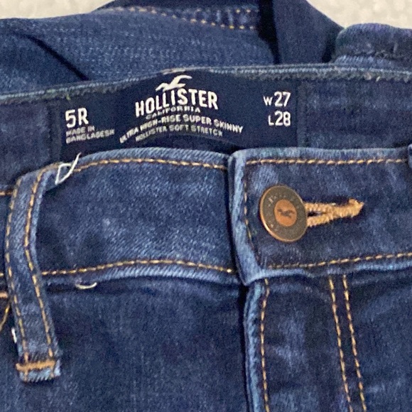 Hollister dark wash super skinny jeans. Size 5 (27w). Regular length/ 28L. - Picture 3 of 3